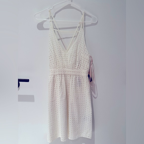 ✨ NWT ✨ White Eyelet Dress XS - Picture 3 of 5